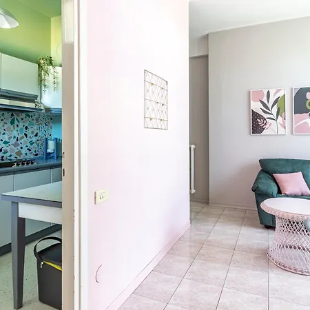 Apartment Parking & Terrace - Large 90 Mq - Self Check-in & Remote Access Como